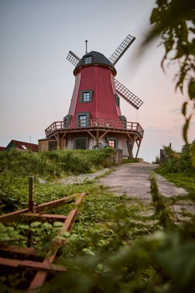 Historisk mølle får nyt liv med pandeplader, An der Fähre 3, 25573 Beidenfleth, Tyskland